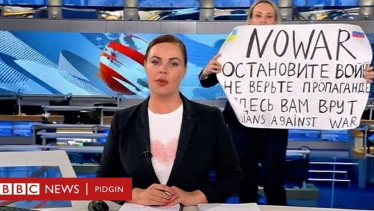 Arrestohet gazetarja që protestoi kundër luftës në televizionin rus