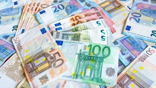 Euro në ‘pikiatë’, po këmbehet me 116 lekë! Eksperti: Prurjet e sezonit turistik po e zhvlerësojnë