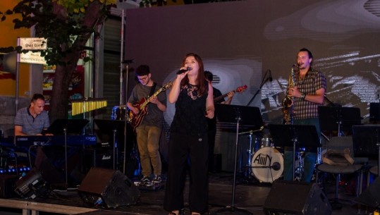 Tirana dhe Korça ‘pushtohen’ nga tingujt e Jazz, 5 netët e magjishme të festivalit ‘Gjon Mili, Jazz&Blues’