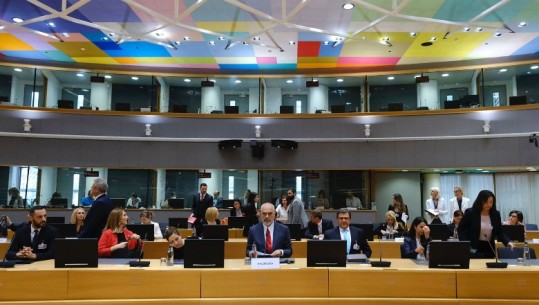 Mero Baze: Çelja e negociatave, ua heq Shqipërinë nga duart politikanëve shqiptarë 