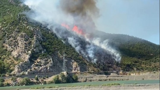 Pas ndërhyrjes nga ajri, shuhet zjarri pranë Urës së Zogut në Lezhë! Izolohen plotësisht flakët në Balldre dhe Orosh