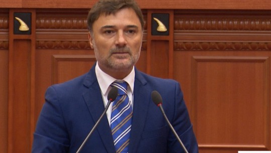 Seanca plenare për ndryshimet në qeveri, Alibeaj dërgon kërkesë për debat: Asnjë deputeti nuk mund t’i hiqet e drejta e fjalës 
