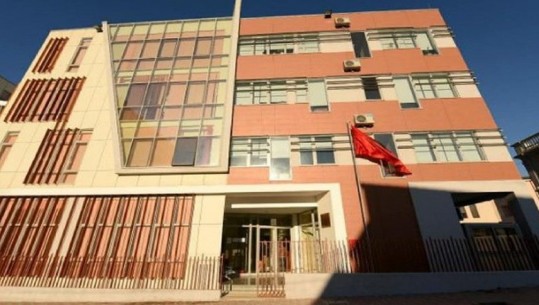 Ofroi 400 mijë lekë për zbutje dënimi për gjyqtaren dhe avokatin në Elbasan! Kush ishte i arrestuari dhe negociatori