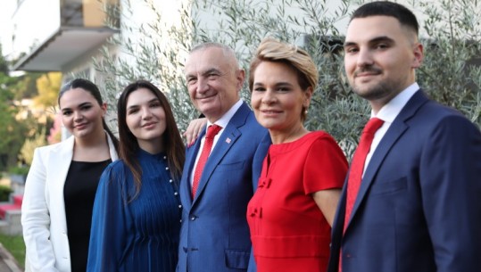 Pas dorëzimit të detyrës si president, Meta publikon foto me familjen e tij: Nga sot është më e bashkuar