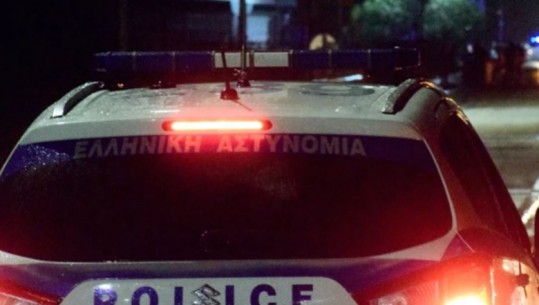 Konflikt mes dy të rinjve në Greqi, shqiptari nxjerr armën dhe plagos në këmbë të riun rom
