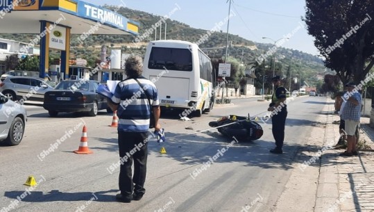 Aksident në Berat, autobusi përplaset me motorin pranë Terminalit, një person i plagosur