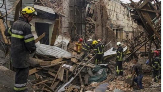 Zelensky urdhëron civilët të evakuohen nga rajoni i Donetskut