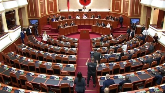 Ndryshimet në qeveri, emërimi i Belinda Ballukut dhe Majlinda Dhukës miratohen me 76 vota pro në Kuvend