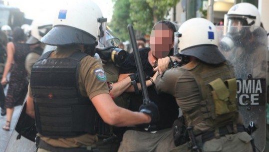 Grevistit i refuzohet kërkesa për lirim, qytetarët në Athinë ngrihen në protesta! Përplasje të dhunshme me policinë, shkatërrohen disa dyqane