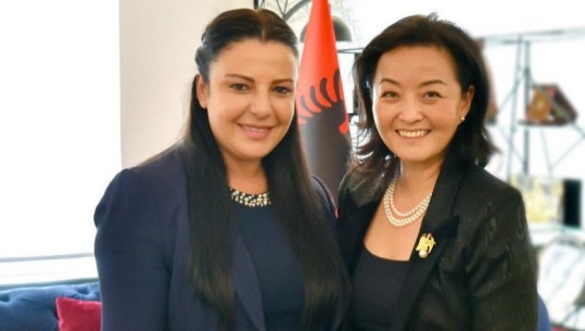 Ambasadorja amerikane Yuri Kim takon Belinda Ballukun: E përgëzova për postin si zv.kryeministre! Folëm për krizën ushqimore e energjetike dhe sulmet kibernetike