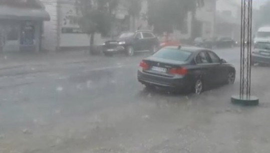 Stuhi në Serbi, reshje të dendura shiu dhe përmbytje në disa zona të vendit (VIDEO)