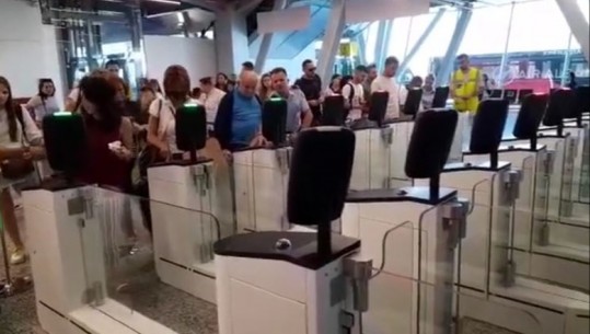 Leximi dixhital i pasaportave! Dalin pamjet, si po hyjnë qytetarët në Shqipëri nga aeroporti i Rinasit