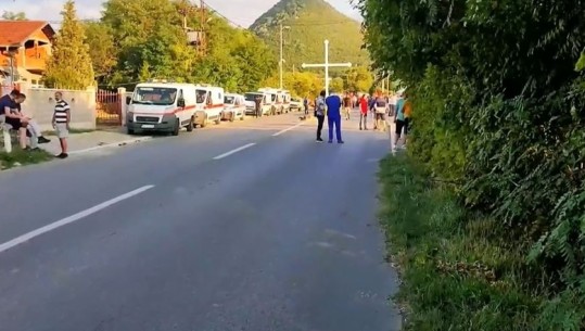 Lirohen pikat kufitare në veri të Kosovës, largohet kamioni që bllokonte rrugën te Bërnjaku