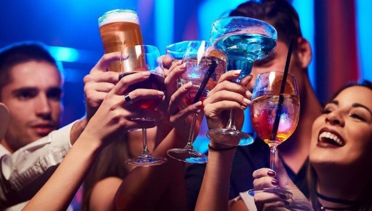 Mosha minimale që lejohet alkooli në vende të ndryshme të botës
