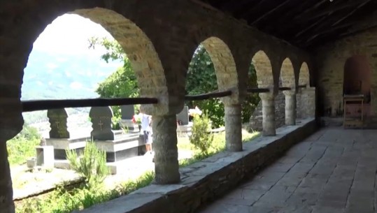 'Shqipëria turistike'/ Kisha 400 vjeçare ortodokse e Leusës në Përmet dhe bujtina 'kri-kri'