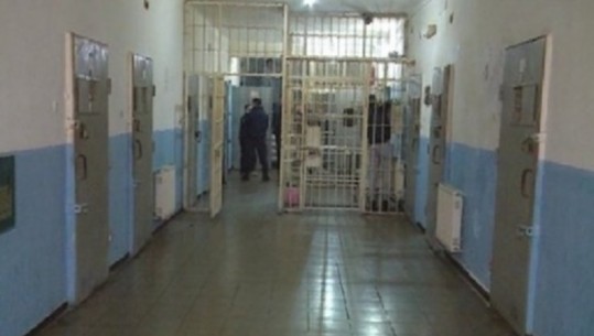 ​​​​​​​Tension në burgun e Peqinit, 3 të paraburgosurit refuzojnë të futen në qeli dhe godasin gardianët! Veçohen për izolim