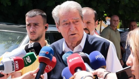 ‘Ik largohu, ik nga politika’, qytetari 'përzë' Berishën teksa shkonte në protestë