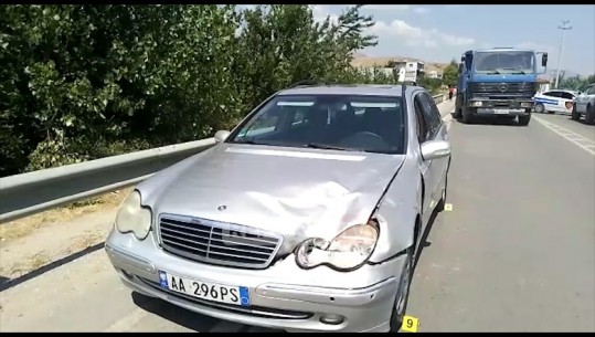 Përplasi me makinë dy të miturit dhe largohet nga vendi i ngjarjes! Shpallet në kërkim 51-vjeçari në Vlorë