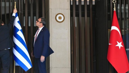 Tensione Turqi – Greqi, provokon ministri turk: Në dashtë Zoti, një ditë mund ta marrim ishullin grek me not