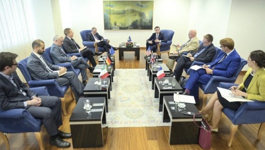 Albin Kurti takoi Shefin e Zyrës së BE-së dhe ambasadorët e Quint-it, dialogu me Serbinë objekt i bisedimeve
