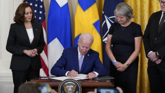 ‘Putin mendoi se mund të na ndajë’, Biden nënshkruan protokollet e anëtarësimit në NATO për Finlandën dhe Suedinë