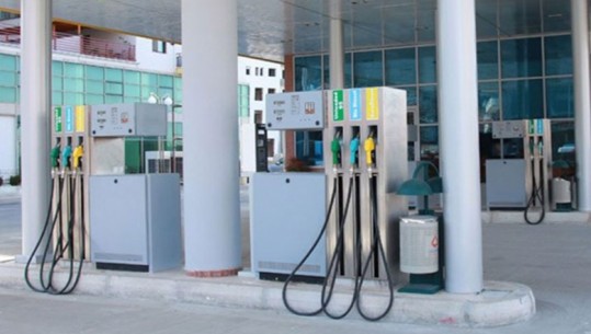 Ulet konsumi i karburanteve në korrik e gusht, tkurret turizmi i brendshëm! Shoferët nga rajoni nuk furnizohen në Shqipëri