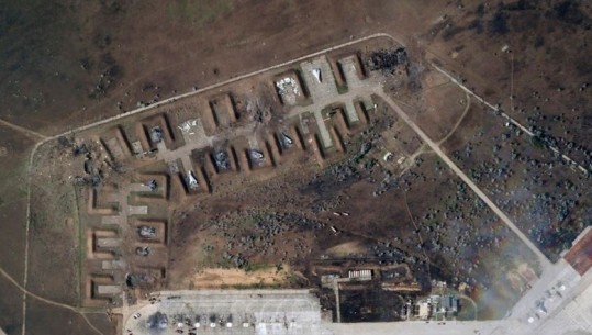 Imazhet satelitore tregojnë dëme të mëdha në bazën ajrore në Krime, disa avionë të shkatërruar