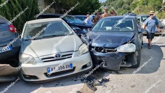 'Makina njëra mbi tjetrën', aksident i 5-fishtë në Radhimë! 2 të lënduar (VIDEO)