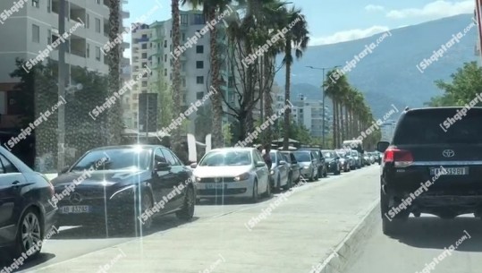 Trafiku i rënduar në Vlorë ‘paralizon' disa rrugë! Ulja e temperaturave nuk ia ul ritmin qytetit