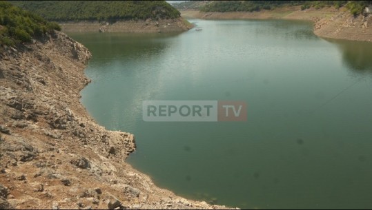 Thatësirë në Kukës, bie ndjeshëm niveli i ujit në liqenin e Fierzës