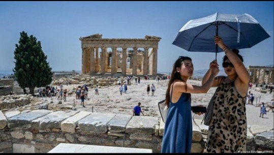 Sezon rekord turistik në Greqi, nga fillimi i gushtit gati çdo javë mbërrijnë 1 milionë turistë