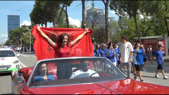 VIDEO/ Rama e uron Luiza Gegën me gjestin e veçantë, i puth duart kampiones së Europës