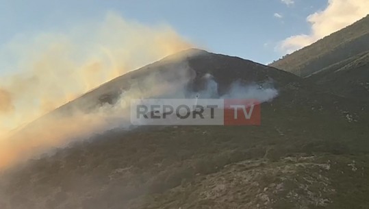 Zjarr i madh në kodrat e Llogarasë, zjarrfikësit në vendngjarje! Nis shuarja e flakëve me helikopter në Palasë