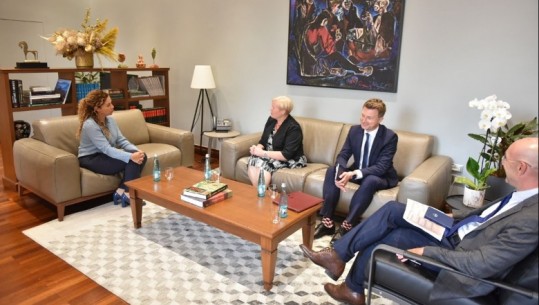Ministrja e Jashtme takon ambasadoren e BE: Mirëpresim bashkëpunimin për të çuar përpara procesin e negociatave me Bashkimin Europian
