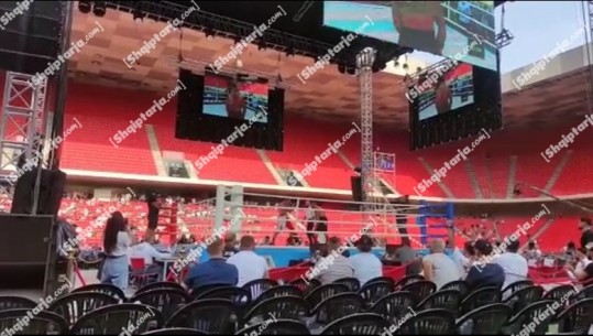 ‘Ndizen’ dorezat e boksit në Air Albania, zhvillohet ndeshja e parë! Ja kur pritet të jetë ‘dueli’ i Florian Markut (VIDEO)