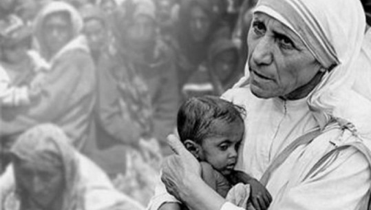 Ditë e shënuar për botën! Sot 112 vjetori i lindjes së humanistes shqiptare Nënë Tereza