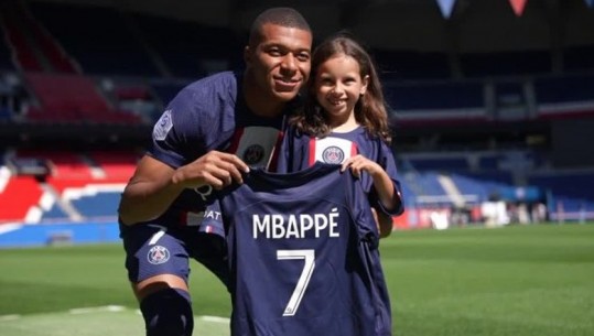 Vogëlushja e sëmurë bën 70 km me biçikletë për të takuar Mbappé-n, 8-vjeçarja i kërkon të mos largohet nga PSG