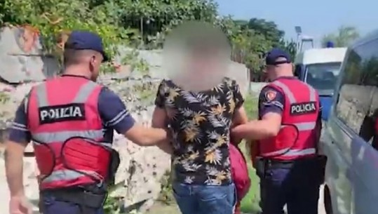 Mbante në banesë rreth 1 kg kanabis të ndarë në doza, arrestohet 39-vjeçari në Fier (VIDEO)