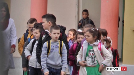 Ministria e Arsimit i frikësohet braktisjes së shkollave, harton strategji për parandalimin! Sindikata: Të jepen vakte ushqimore për fëmijët në nevojë