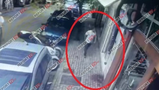 VIDEO nga vrasja në Tiranë! Biznesmeni nxjerr armën dhe vret vëllanë e kunatën në agjenci! Largohet i qetë në këmbë, kthehet për të parë viktimat