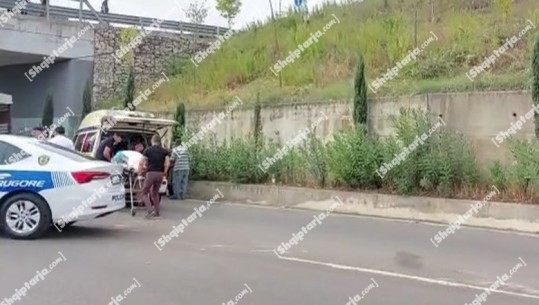 Tiranë/ Kamionçina që po transportonte viça përplaset me trafikndarësën, humb jetën shoferi