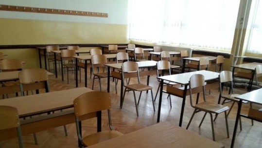 Grevë dhe protestë në Kosovë! Mësuesit mungojnë në ditën e parë të shkollës, nuk i kanë dhënë pagat