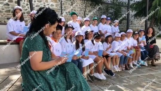 Abetare e përbashkët Shqipëri-Kosovë, përshendetja e veçantë nga ‘Mësonjëtorja e parë shqipe’ në Korçë,  pedagogu: Ditë feste