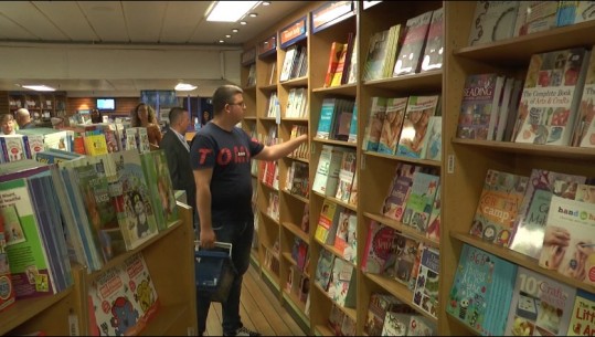 Libraria më e madhe lundruese në botë në portin e Vlorës! ‘Logos hope’ udhëton me 5000 tituj librash në 150 vende