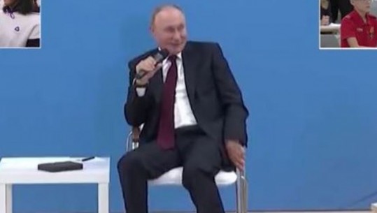'Lëvizje të pakontrolluara të këmbëve', Vladimir Putin në gjendje të rënduar shëndetësore, 'përpëlitet' në karrige! (VIDEO)