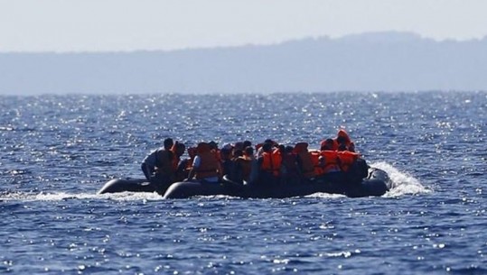 Me gomone drejt Britanisë, autoritetet franceze shpëtojnë 190 emigrantë që ishin në rrezik