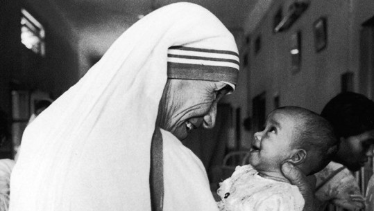 20 shprehje frymëzuese nga Nënë Tereza