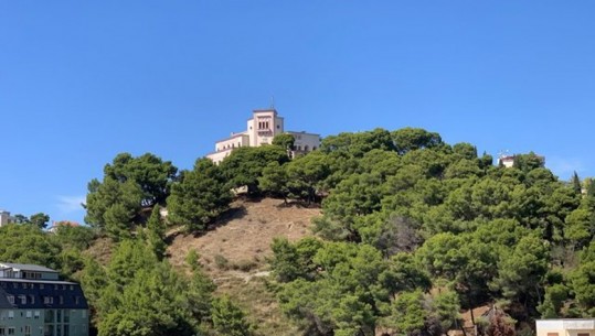 Përse Durrësi duhet të kujdeset për vilën mbi kodër