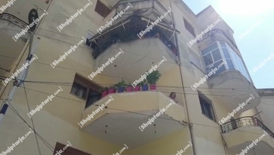 Rrëzohet aksidentalisht nga lartësia e parvazit të dritares, ndërron jetë 60-vjeçarja në Gjirokastër (VIDEO)