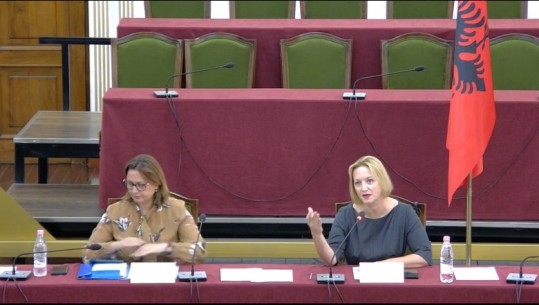 Komisioni i Reformës Territoriale nis me debate, Denaj: Opozita s'ka prezencë, karriget janë bosh! Çupi: Duhet të vinte Veliaj, mos jepni deklarata fundore